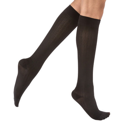 Jobst soSoft Socks KneeHigh 8-15 mmHg Black Medium 1/pair (Jobst Ultrasheer 15-20 Knee Hi) - Img 1